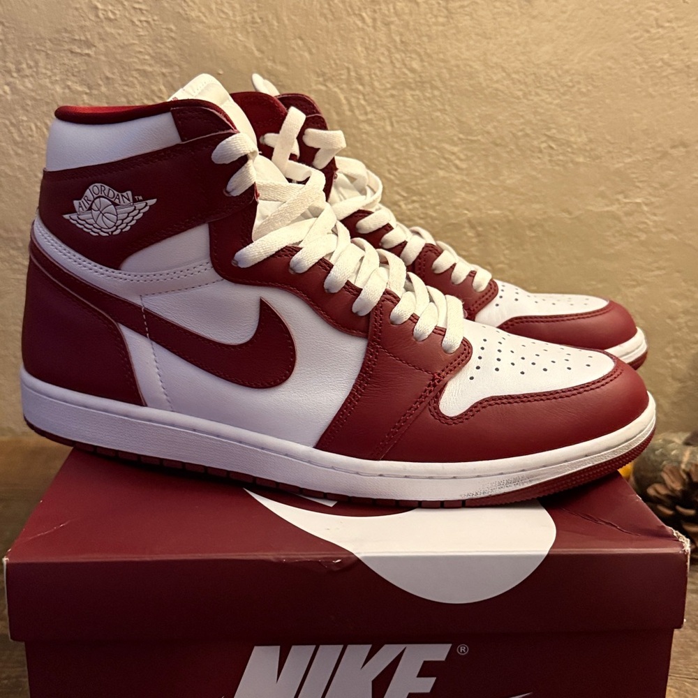 Jordan 1 Highs - Picture 3 of 4
